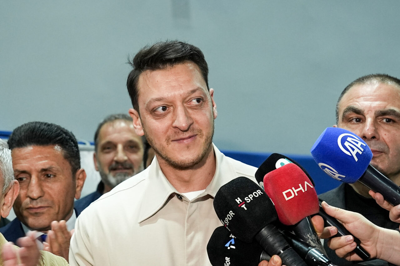 - İstanbul Valisi Davut Gül:
- "Geçmişte, güreşte çok önemli başarılar