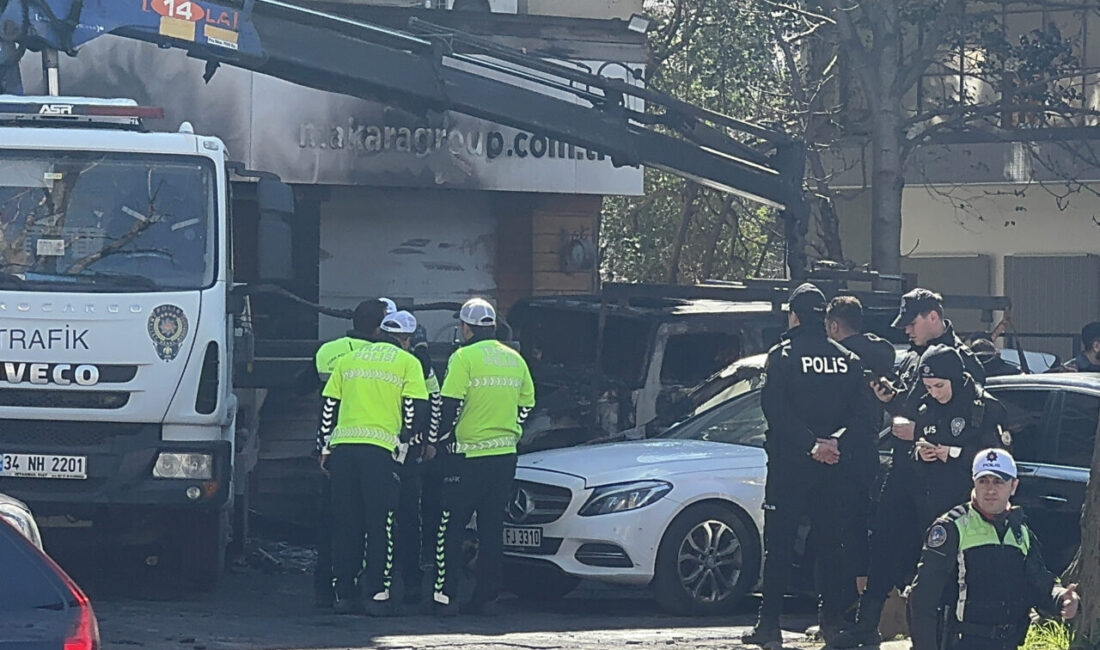 - Yangının 2 şüphelinin kundaklaması sonucu çıkması, güvenlik kamerasınca kaydedildi
-