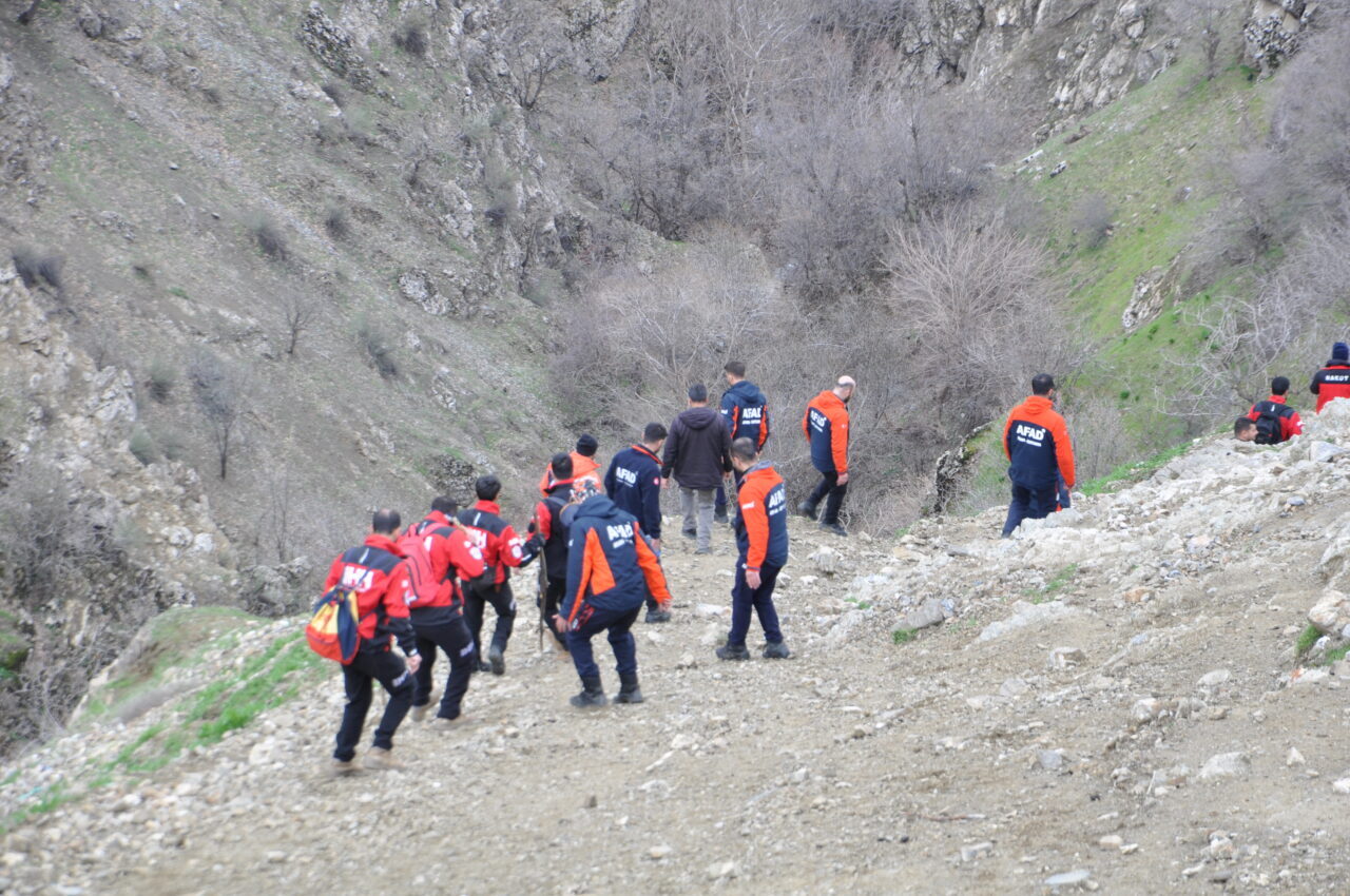 - Vali Ahmet Karakaya:
- "Çok şükür sağlıklı şekilde bulundu. Ekiplerimiz