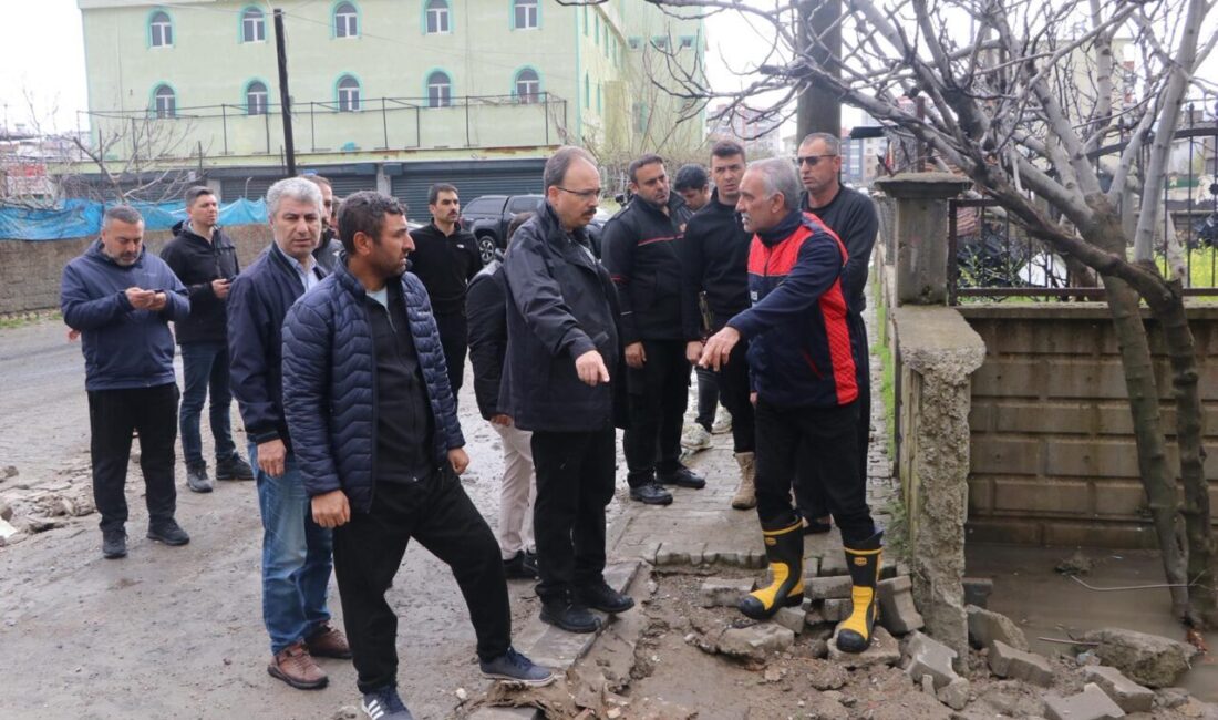 - Vali Kemal Kızılkaya:
- "Şu anda önceliğimiz su baskınlarının tahliyesi,