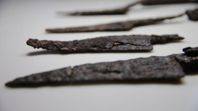 - Kazı başkanı Prof. Dr. Ersin Çelikbaş:
- "Bu bıçakların da