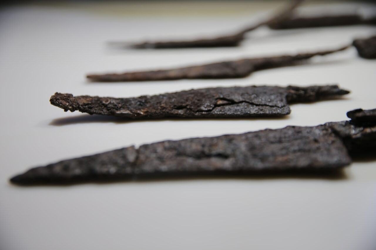 - Kazı başkanı Prof. Dr. Ersin Çelikbaş:
- "Bu bıçakların da