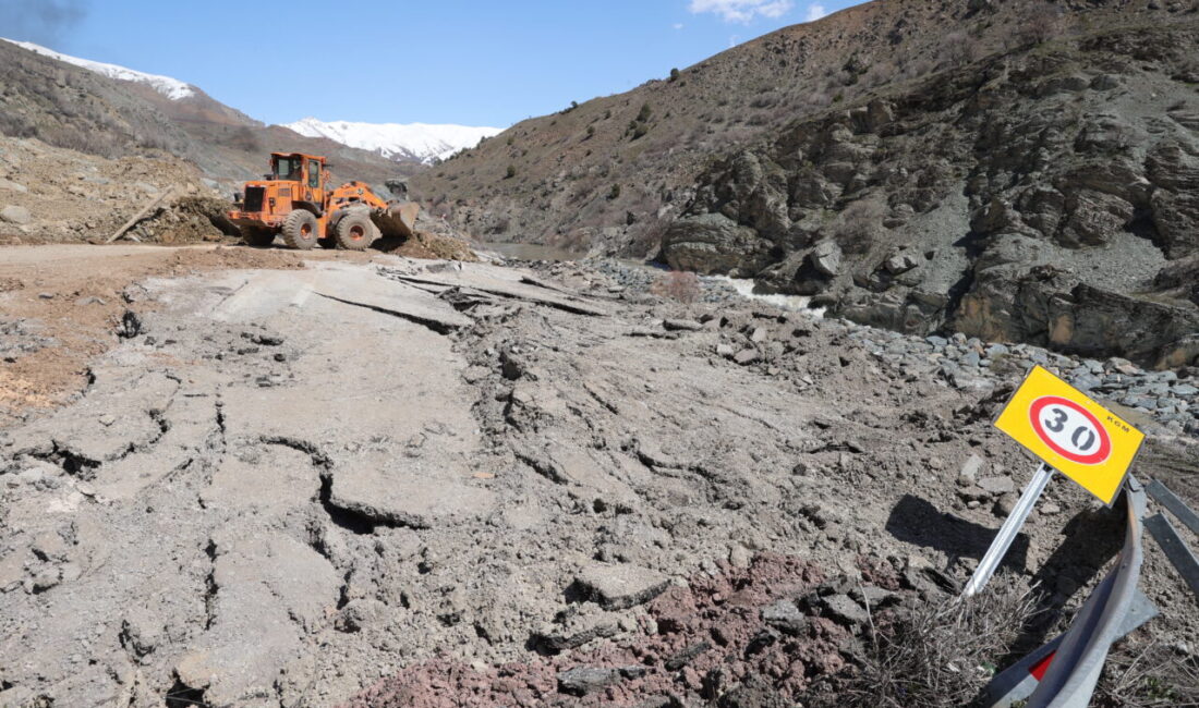 - "(Hakkari-Van kara yolu) Konuyla ilgili gerek Karayolları, gerekse de