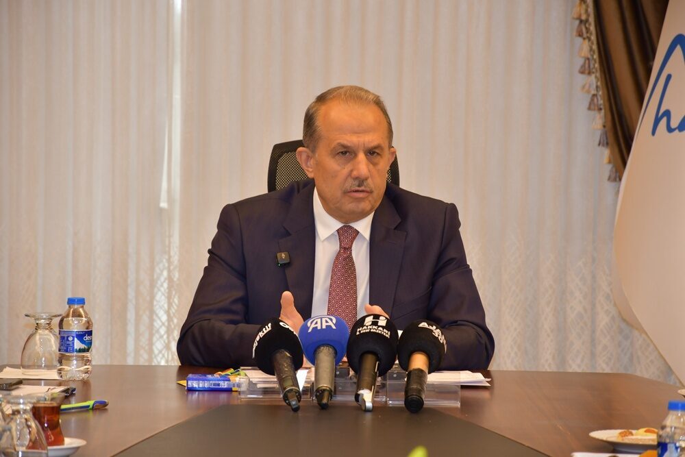 - "Yağışın olması ve zeminin uygun olmaması işlerimizi aksattı. Doğaya