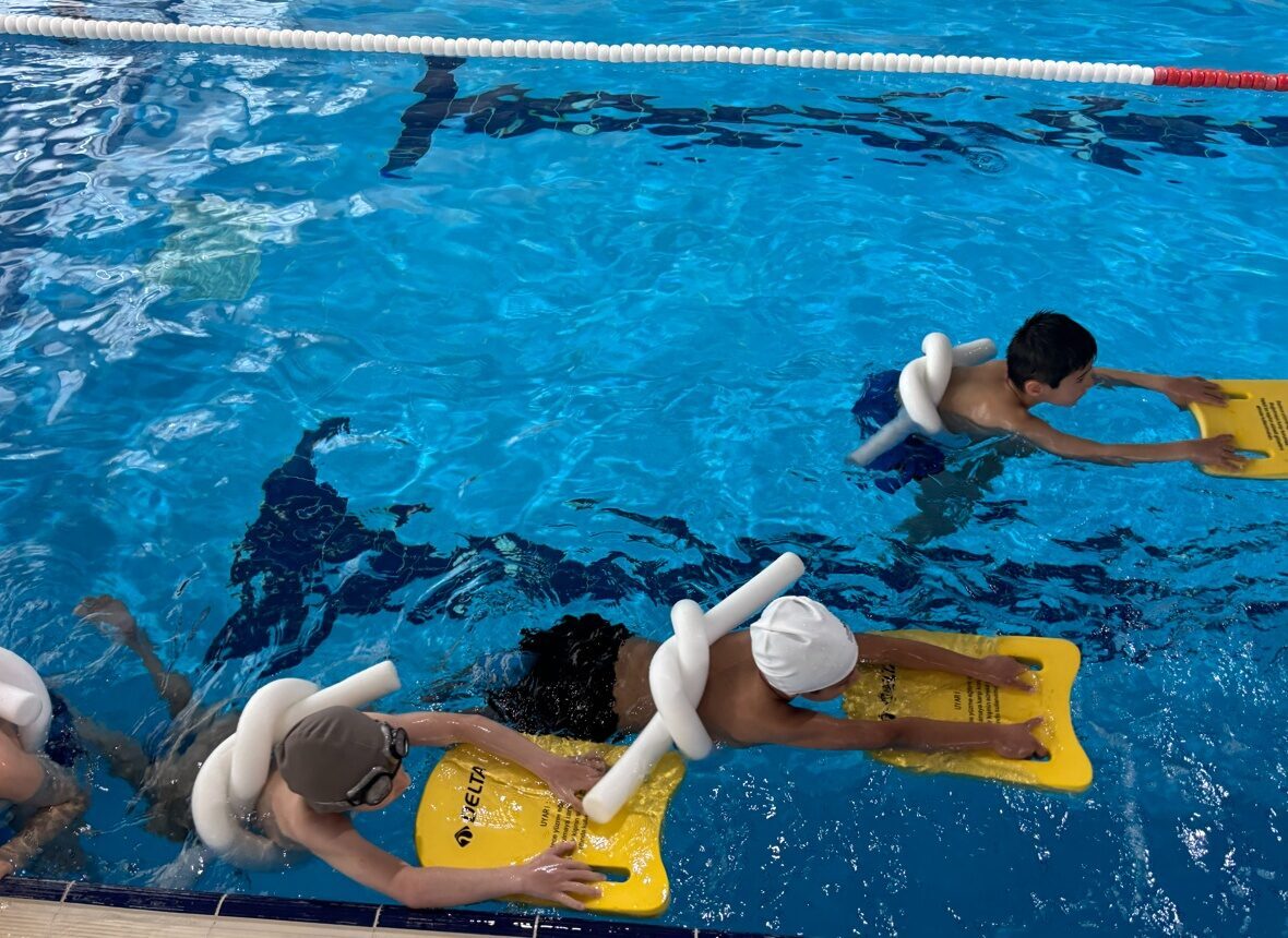 HAKKARİ (AA) – Hakkari'de "Yüzme Bilmeyen Kalmasın" Projesi kapsamında 8