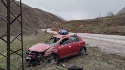 HAKKARİ (AA) – Hakkari'de otomobilin elektrik direğine çarpması sonucu 1