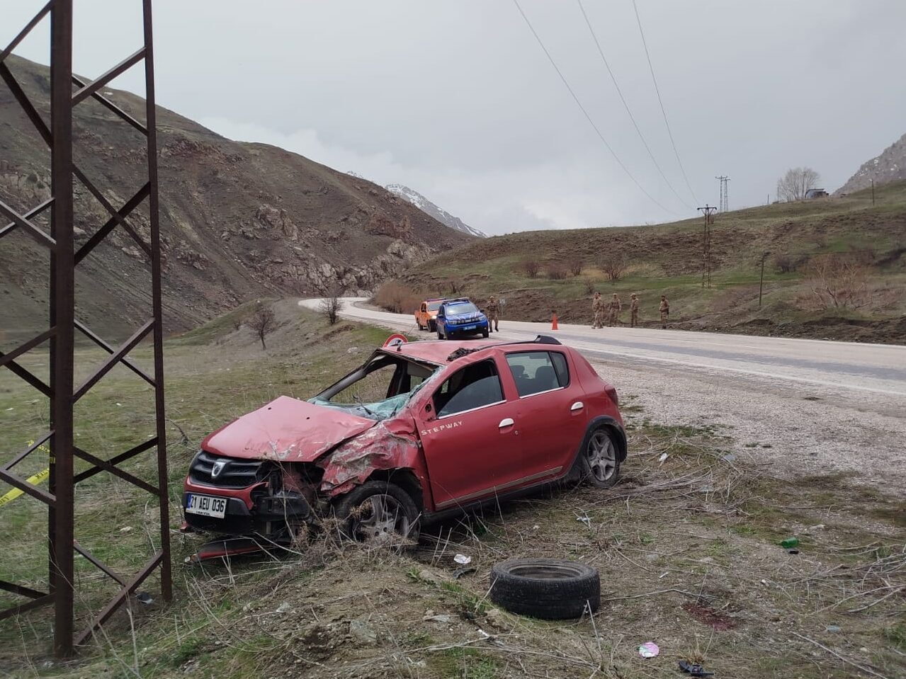 HAKKARİ (AA) – Hakkari'de otomobilin elektrik direğine çarpması sonucu 1