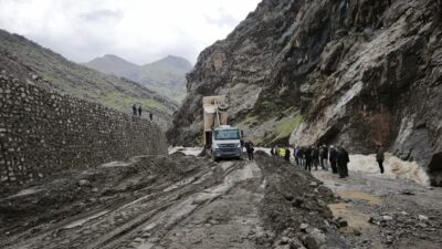 HAKKARİ (AA) – Hakkari merkez, Yüksekova ve Şemdinli ilçelerinde etkili