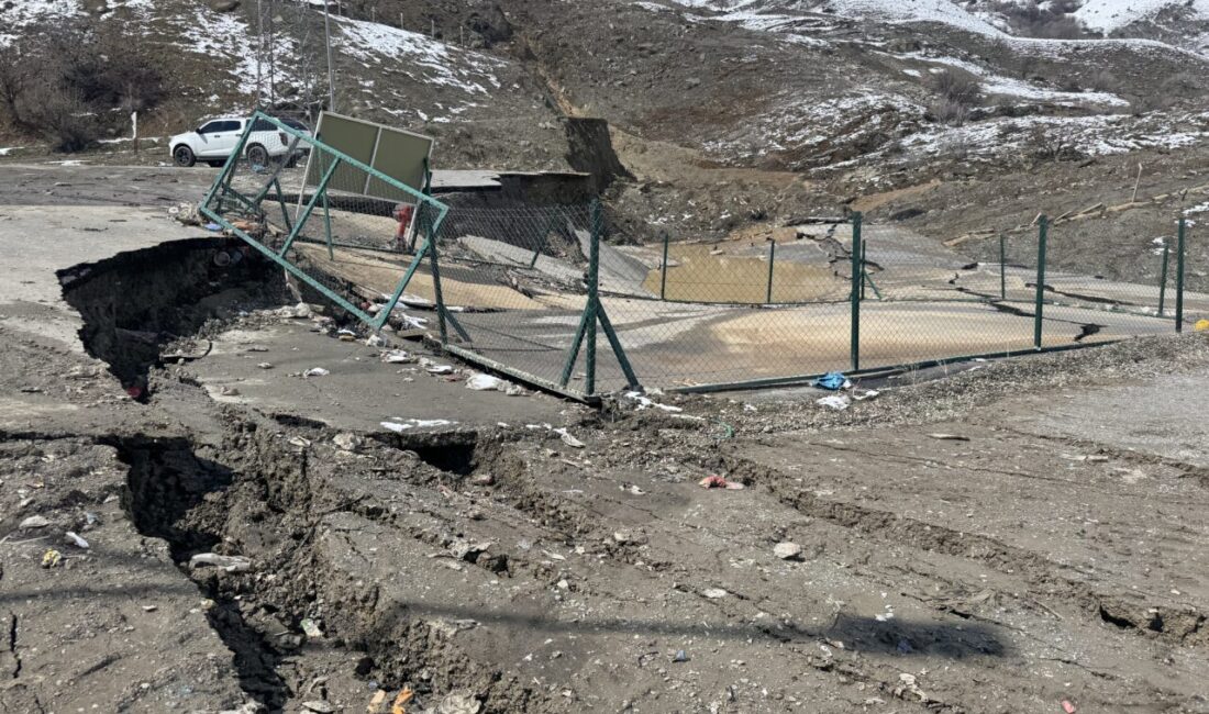 HAKKARİ (AA) – Hakkari'de meydana gelen heyelan nedeniyle entegre katı