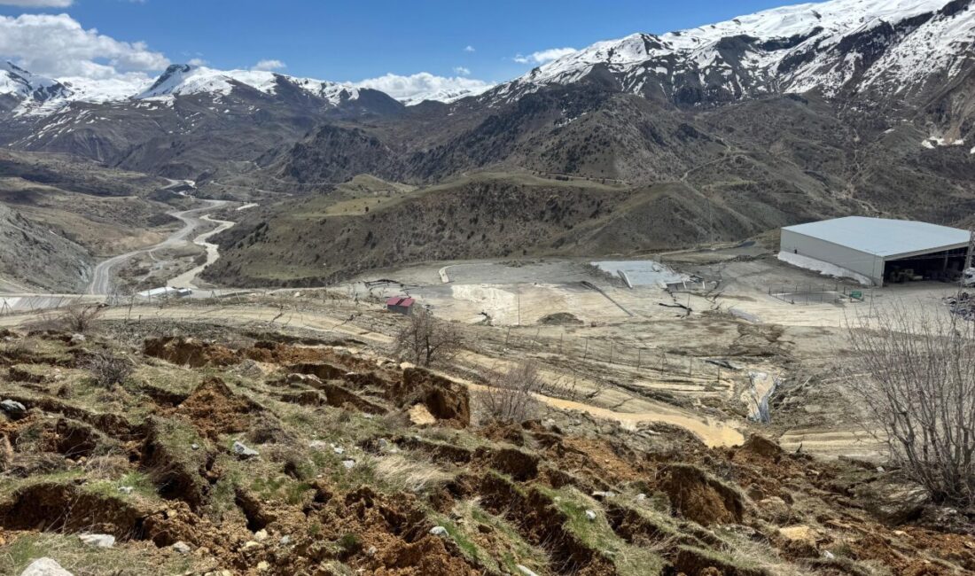 HAKKARİ (AA) – Hakkari'de meydana gelen heyelan nedeniyle Entegre Katı