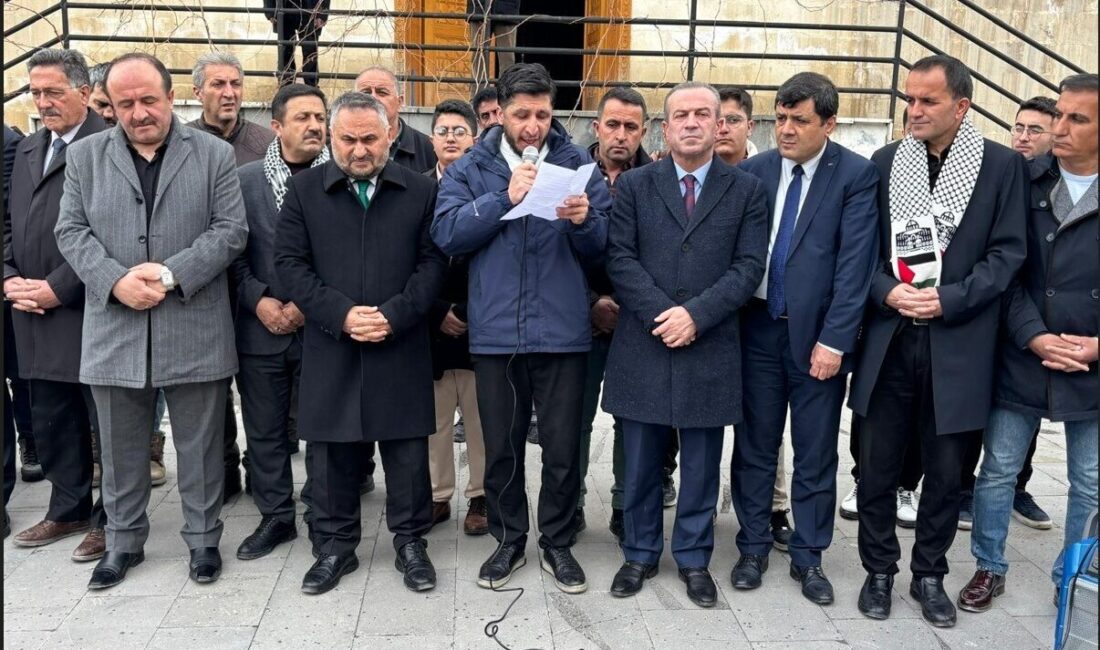 HAKKARİ (AA) – Hakkari'de Filistin'e Destek Platformu üyeleri, İsrail'in Filistinli