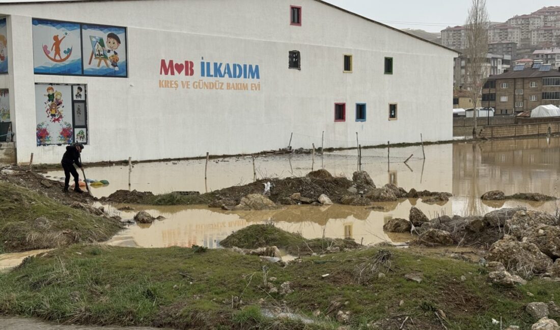 HAKKARİ (AA) – Hakkari'nin Yüksekova ilçesinde etkili olan sağanak nedeniyle
