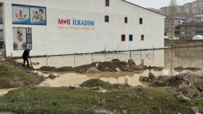 HAKKARİ (AA) – Hakkari'nin Yüksekova ilçesinde etkili olan sağanak nedeniyle