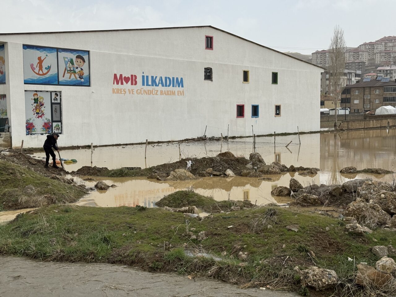 HAKKARİ (AA) – Hakkari'nin Yüksekova ilçesinde etkili olan sağanak nedeniyle