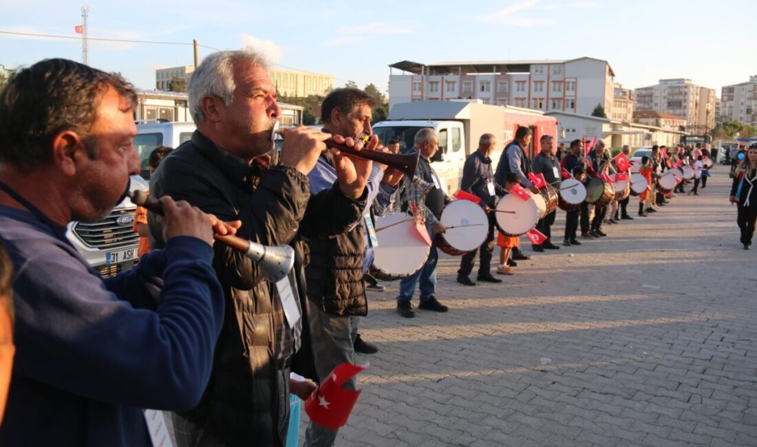 HATAY (AA) – Hatay'ın Kırıkhan ilçesinde, 8 Nisan Dünya Romanlar