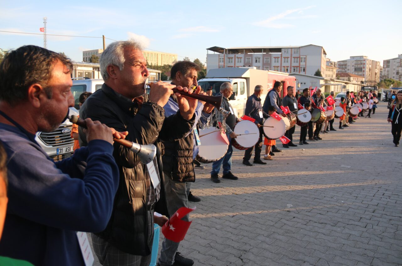 HATAY (AA) – Hatay'ın Kırıkhan ilçesinde, 8 Nisan Dünya Romanlar