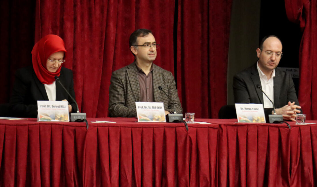 HATAY (AA) – Hatay Mustafa Kemal Üniversitesinde (HMKÜ) "Değişen Dünya