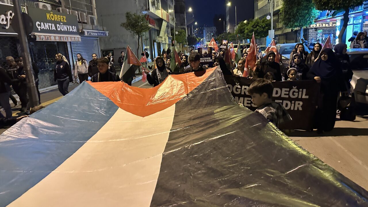 HATAY (AA) – Hatay'ın İskenderun ilçesinde İsrail'in Filistin'e yönelik saldırılarına