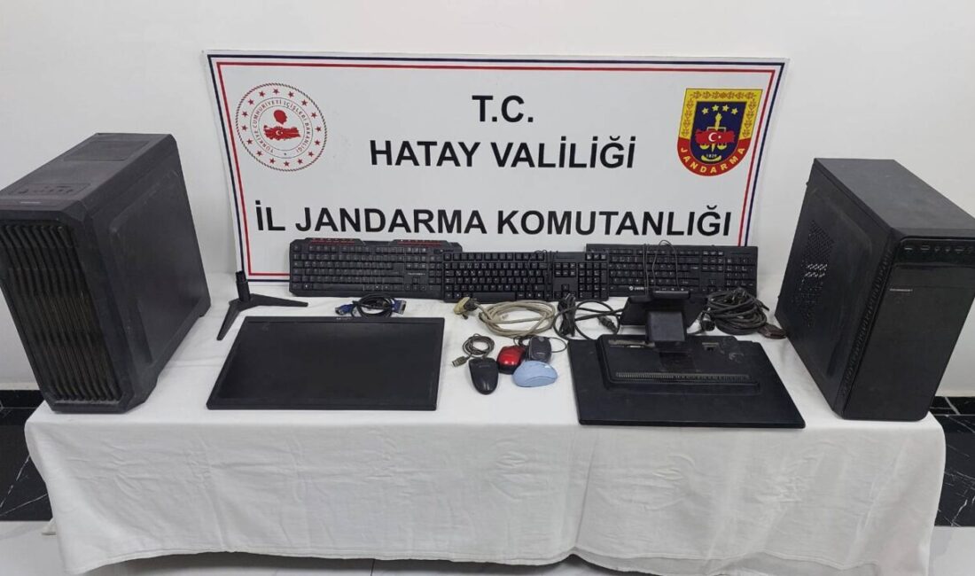 HATAY (AA) – Hatay'ın Kırıkhan ilçesinde iş yerinden hırsızlık yaptıkları