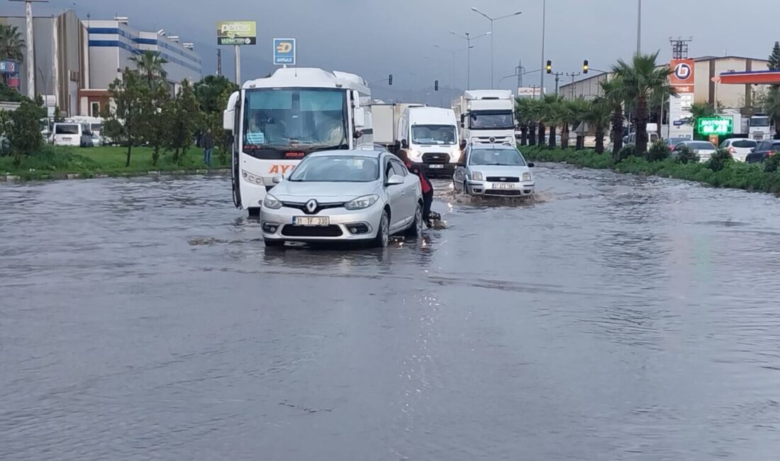 HATAY (AA) – Hatay'ın Antakya, Samandağ ve Payas ilçelerinde sağanak