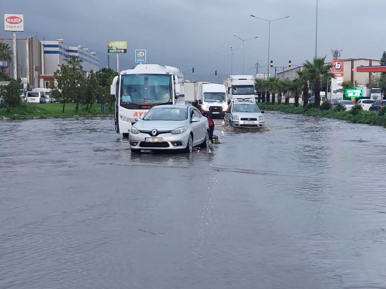 HATAY (AA) – Hatay'ın Antakya, Samandağ ve Payas ilçelerinde sağanak