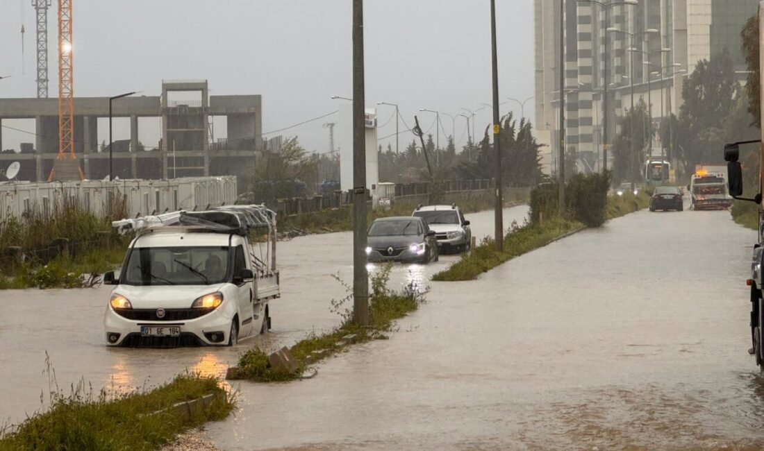 HATAY (AA) – Hatay'ın merkez Antakya ilçesinde sağanak nedeniyle cadde