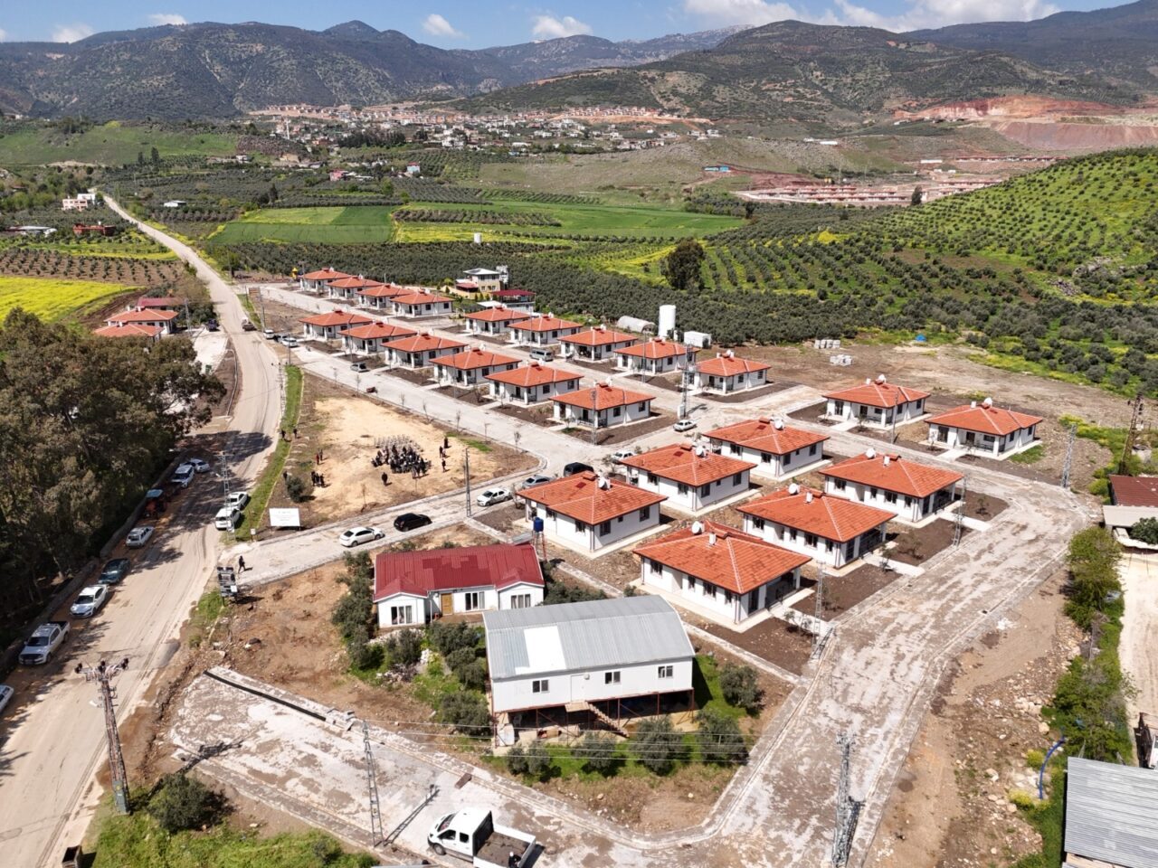 HATAY (AA) – Hatay'ın Kırıkhan ilçesinde yapımı tamamlanan 28 köy