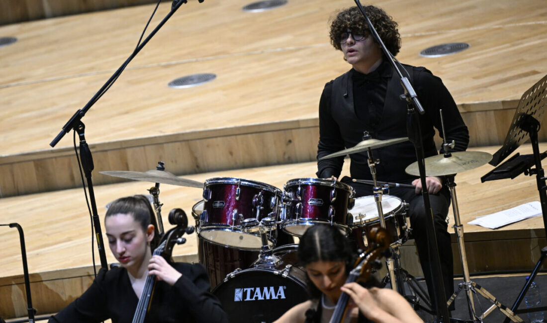 ANKARA (AA) – Hataylı depremzede öğrencilerden oluşan 45 kişilik orkestra,