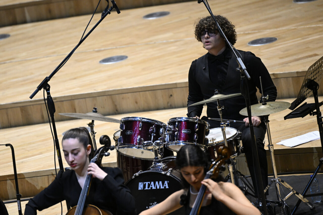 ANKARA (AA) – Hataylı depremzede öğrencilerden oluşan 45 kişilik orkestra,