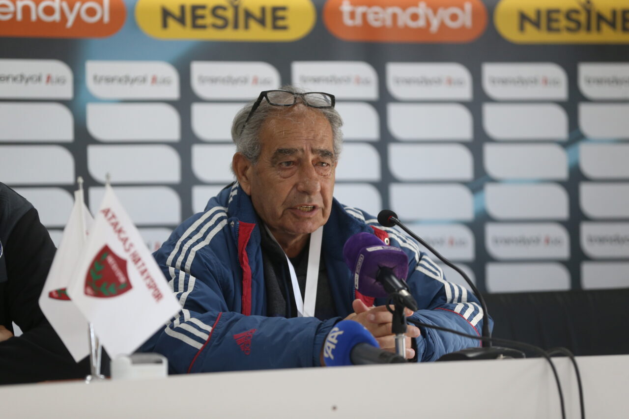 - Atakaş Hatayspor Teknik Direktörü Bekir İrtegün:
- "Oyuncularımı eforlarından dolayı