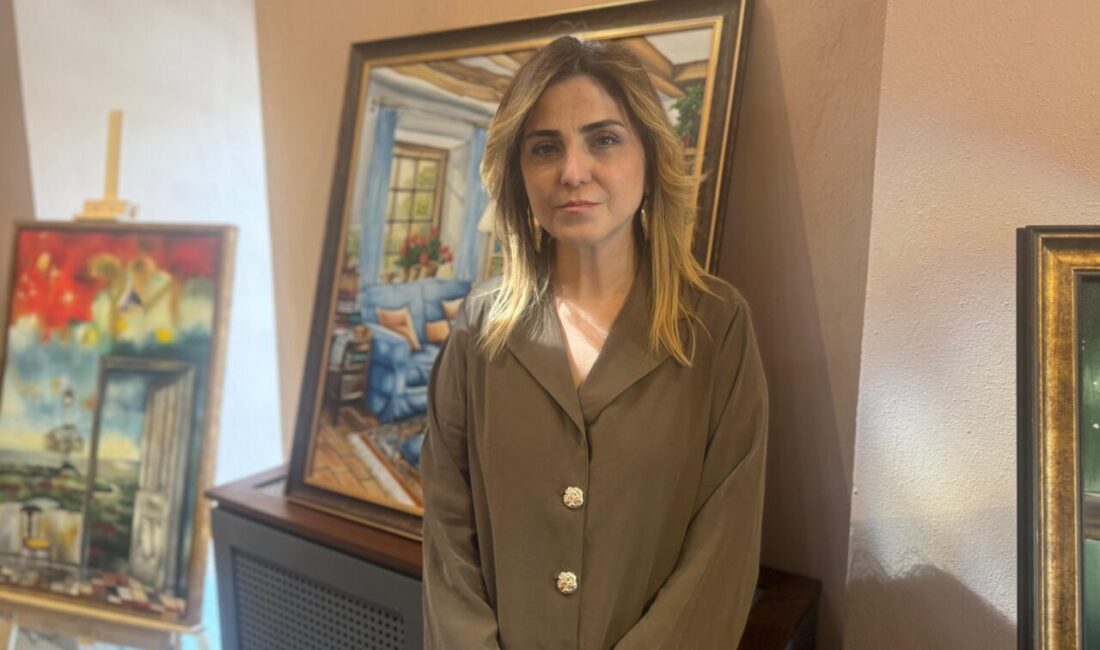 - Küratör Fatma Güllü:
- "Günümüzde hakikat flulaşırken bu sergi, sanatı