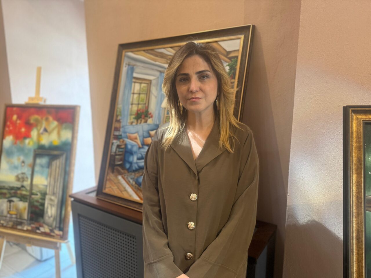 - Küratör Fatma Güllü:
- "Günümüzde hakikat flulaşırken bu sergi, sanatı