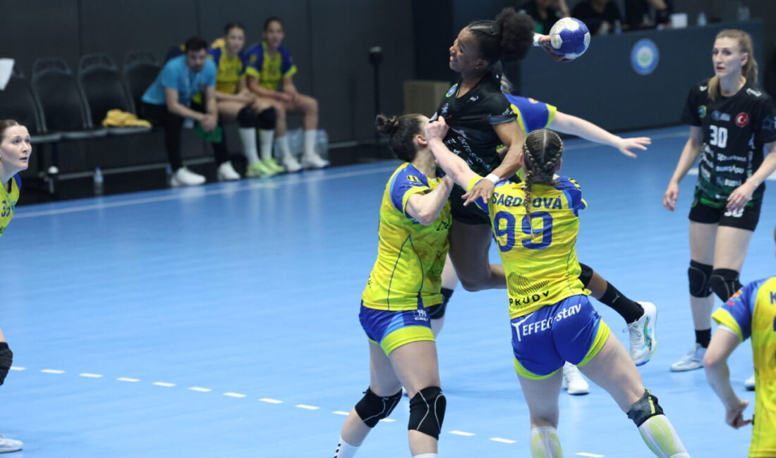 - Bursa Büyükşehir Belediyespor: 34 - MSK Iuventa: 29