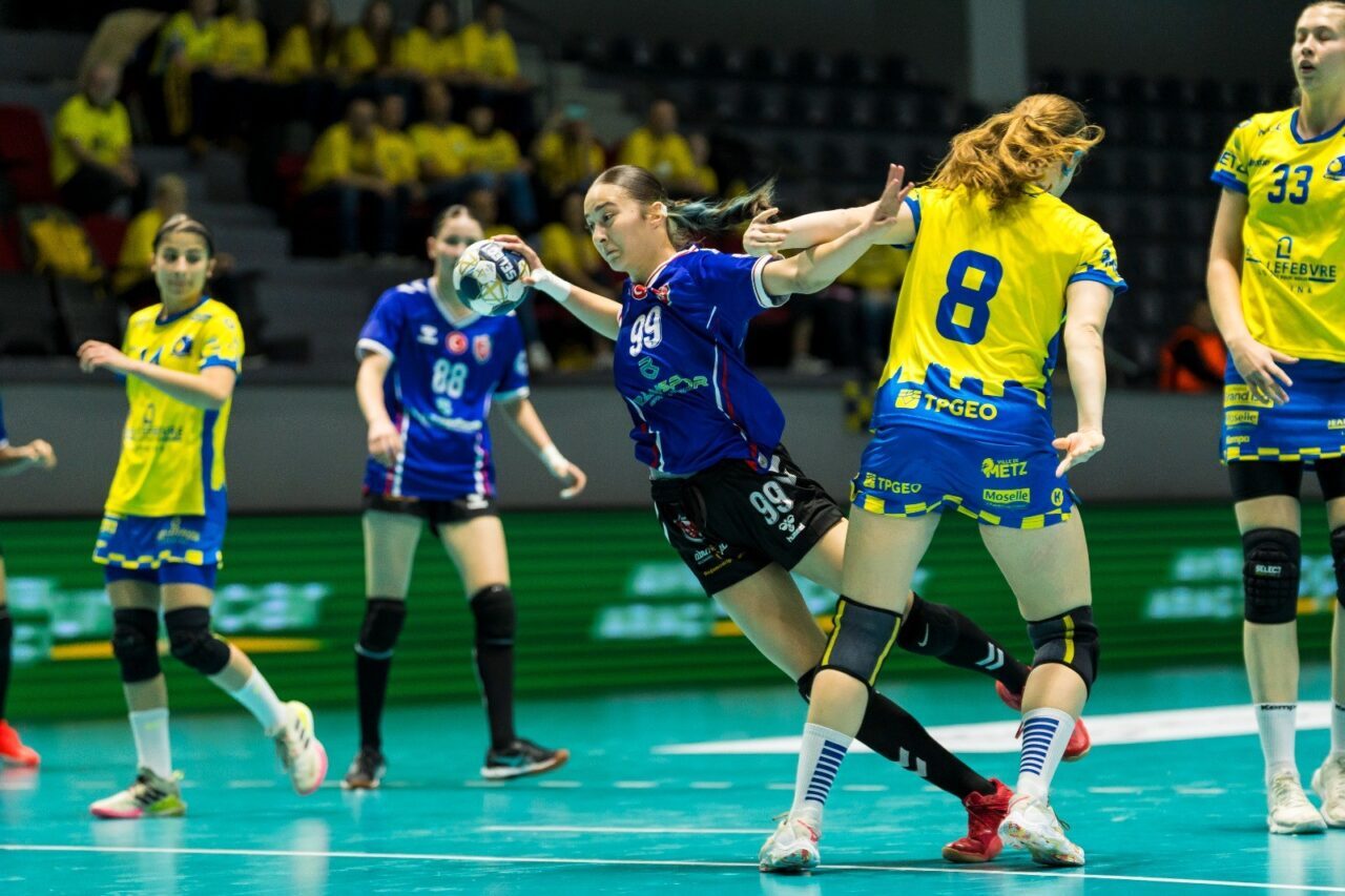 - Kepez Belediyespor: 32 - Metz Handball: 23 
- Kepez