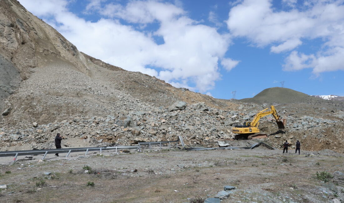 - Hakkari Valisi İbrahim Taşyapan:
- "Alternatif yol çalışmalarımız çok hızlı