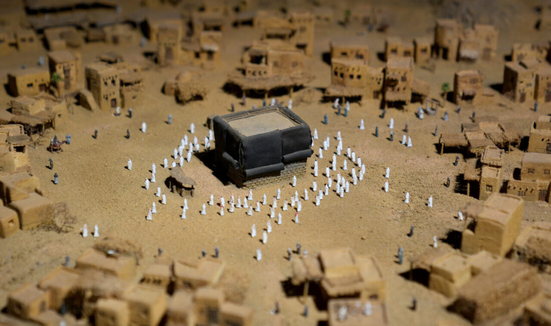 - Siyer Vakfı Kurucusu Muhammed Emin Yıldırım:
- "Buraya gelen sadece