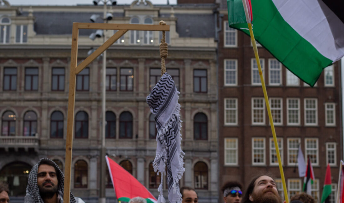 AMSTERDAM (AA) – Hollanda'nın başkenti Amsterdam'da Filistin destekçisi göstericiler, "Filistinli