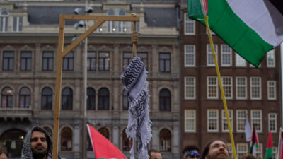 AMSTERDAM (AA) – Hollanda'nın başkenti Amsterdam'da Filistin destekçisi göstericiler, "Filistinli