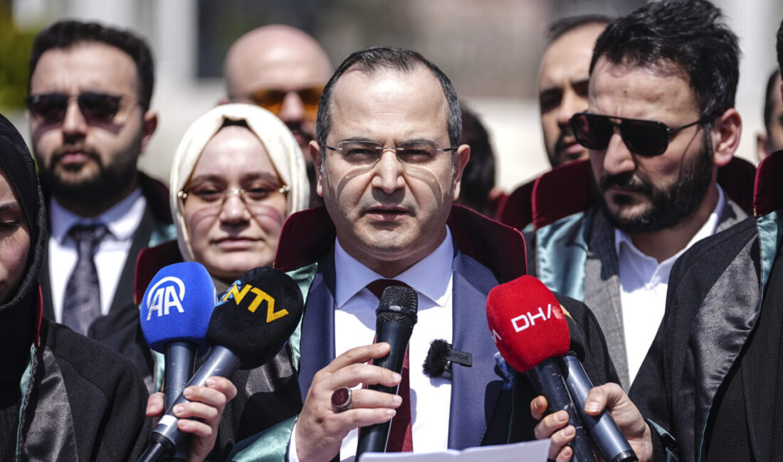 - Hukukçular Derneği Genel Başkanı Mehmet Melih Gülseren:
- "Bu yasayla