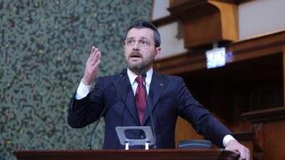 - AK Parti Grup Sözcüsü Murat Türkyılmaz:
- "Bugün yaşananları doğru