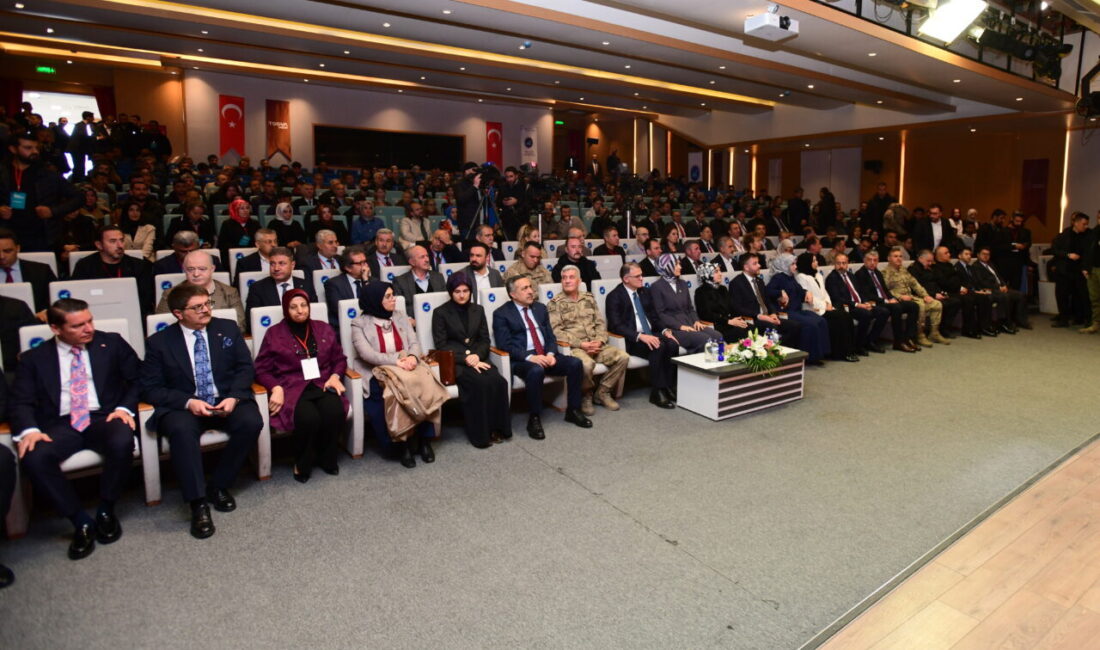 - "Kadınlarımızla, kızlarımızla, gençlerimizle yakın iletişim kurmaya çalışıyoruz. Biz yetişirken