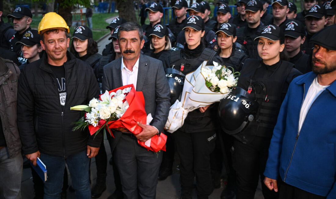 - "Emekçilerimizin eylemi polislere çiçek vererek sonlandırması, milletimizin özünde taşıdığı