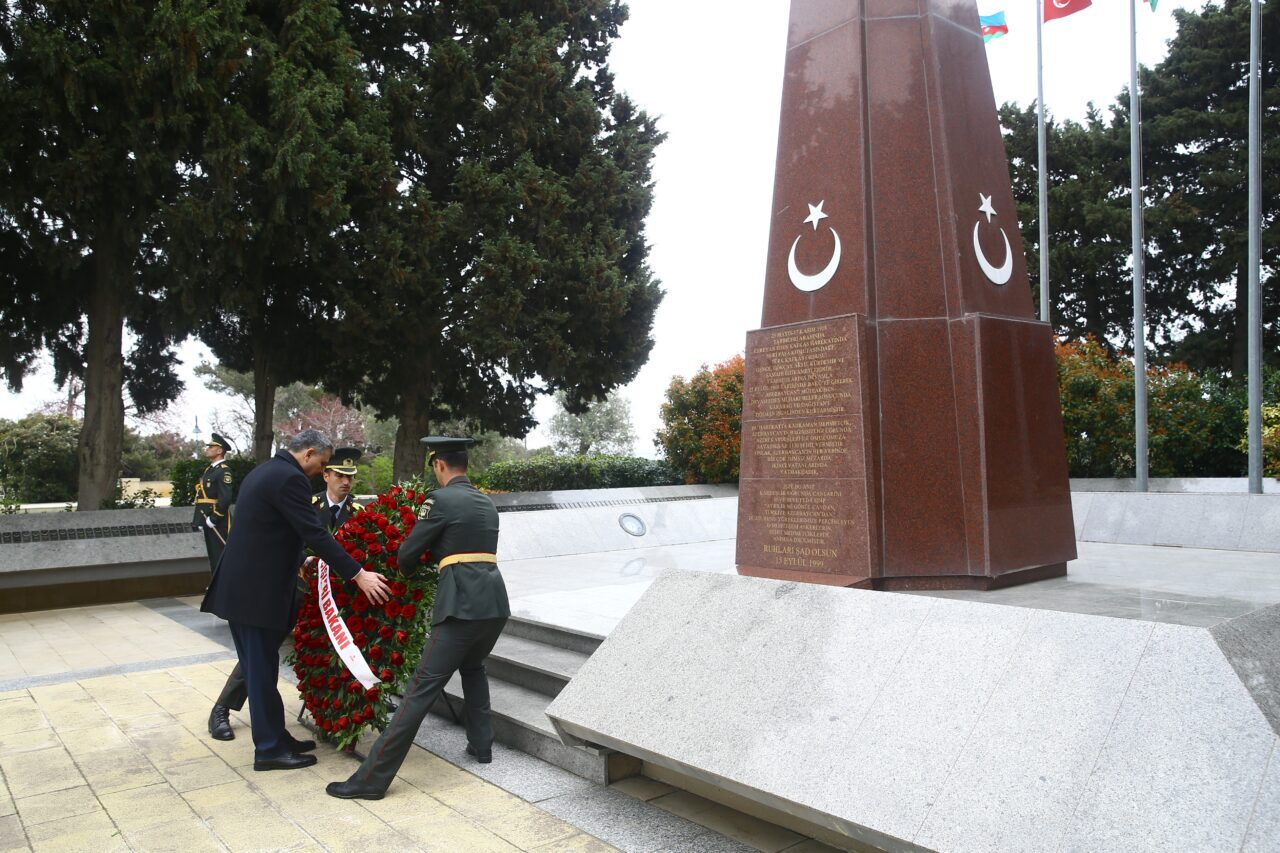 - "Bugün, kardeşlerimizle birlik ve beraberliği daha da sağlamlaştırmak ve