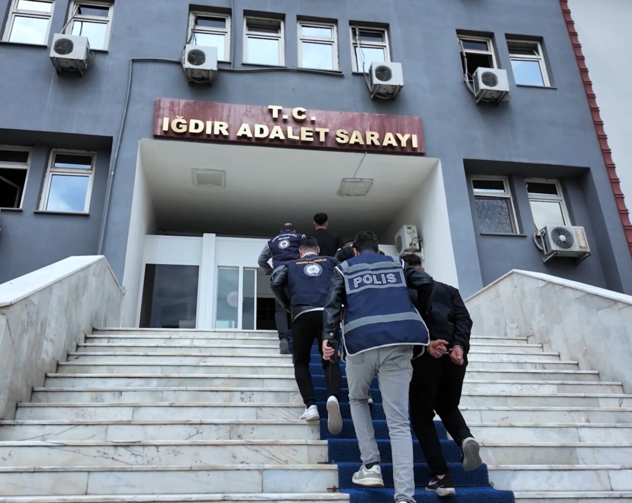 IĞDIR (AA) – Iğdır'da düzenlenen göçmen kaçakçılığı operasyonunda gözaltına alınan