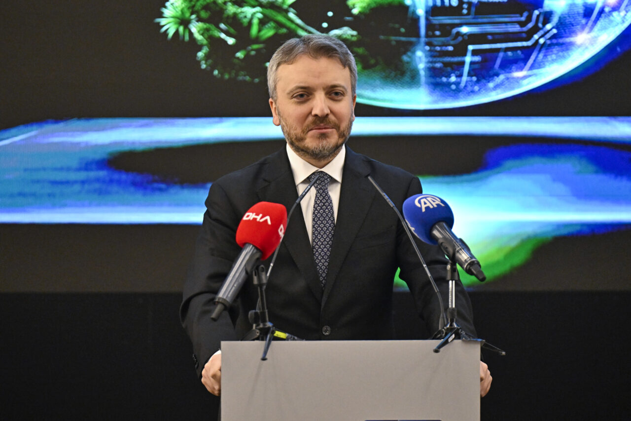 - Sanayi ve Teknoloji Bakan Yardımcısı Zekeriya Çoştu:
- "Dijital dönüşüm,