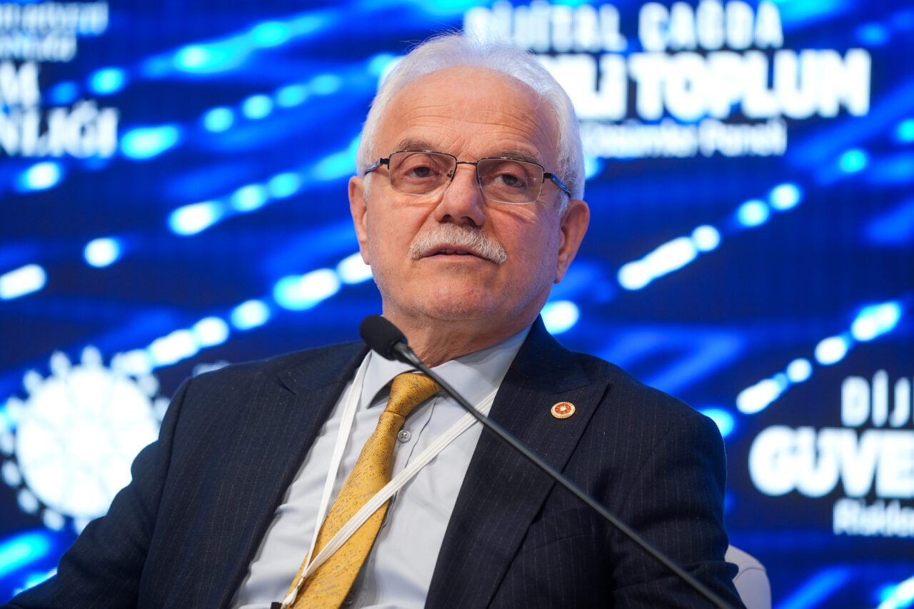 - "Dijital Çağda Güvenli Toplum: Riskler ve Çözümler Paneli"nin birinci