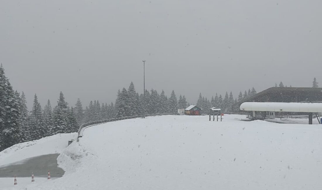 KASTAMONU (AA) – Ilgaz Dağı'nda kar yağışı etkili oluyor. Kastamonu-Çankırı