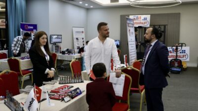 SAKARYA (AA) – Sakarya'da düzenlenen "Satın Alma Zirvesi", iş insanlarını