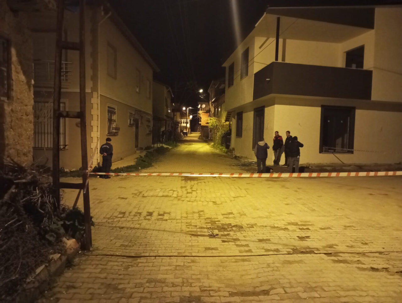 ISPARTA (AA) – Isparta'nın Yalvaç ilçesinde 3 evin zarar gördüğü