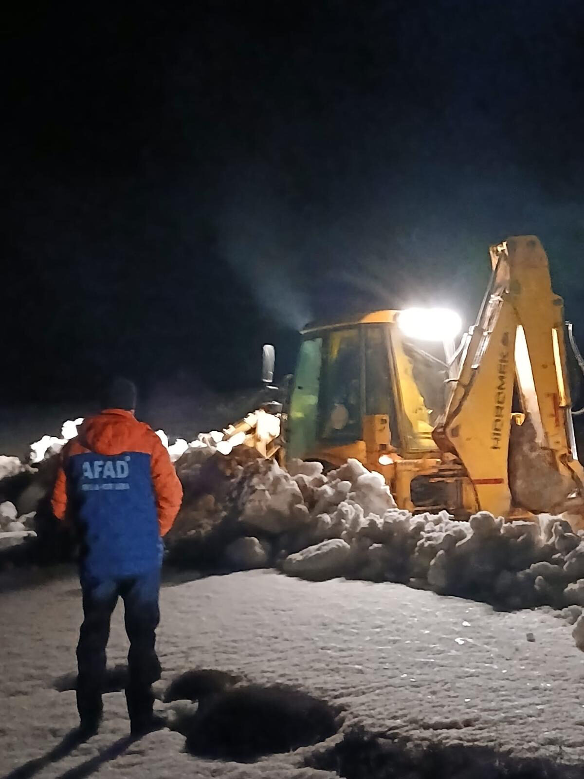 ISPARTA (AA) – Isparta'nın Aksu ilçesinde yaylada mahsur kalan 2